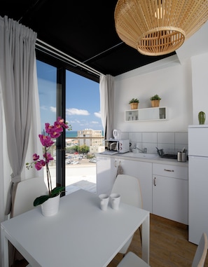 Panoramic Penthouse | Private kitchenette | Microwave, coffee/tea maker, electric kettle, cookware/dishes/utensils - Beach View Apartments and Studios (Tel Aviv)