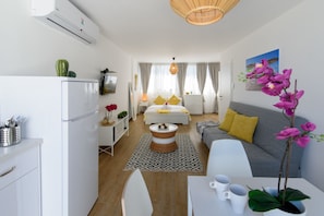 Panoramic Penthouse | Premium bedding, individually decorated, individually furnished, desk