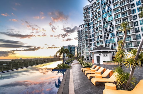 CSuites at 8 Newtown Residences