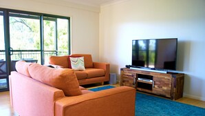 House, 4 Bedrooms | Interior entrance - Cumberland House (Airlie Beach)