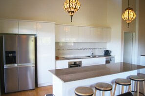 House, 4 Bedrooms | Private kitchenette - Cumberland House (Airlie Beach)