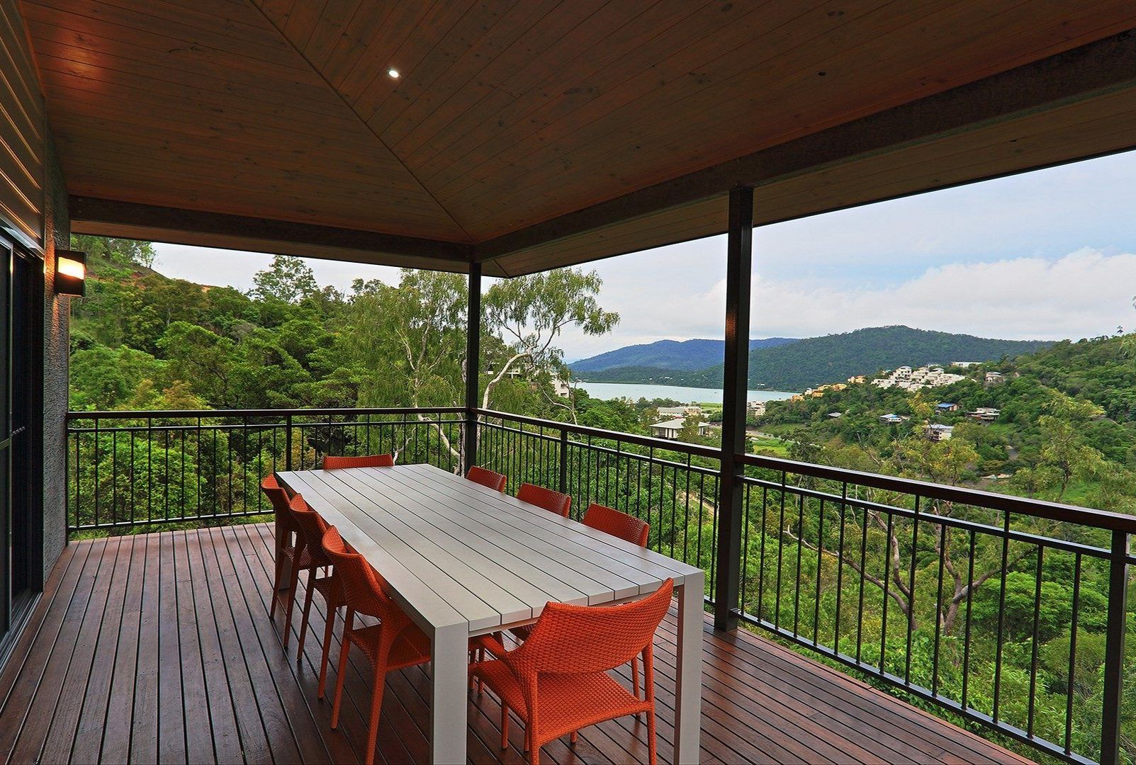 House, 4 Bedrooms | Balcony