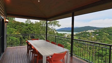 House, 4 Bedrooms | Balcony