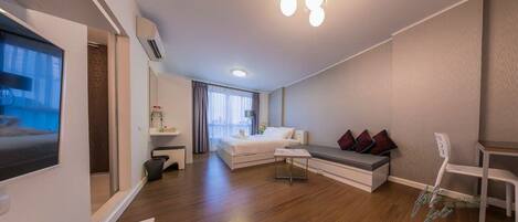 Deluxe-huone | Työpöytä, pimennysverhot, ilmainen Wi-Fi