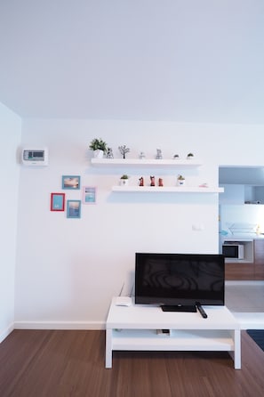 Happiness Room  | Escrivaninha, cortinas blackout, Wi-Fi de cortesia