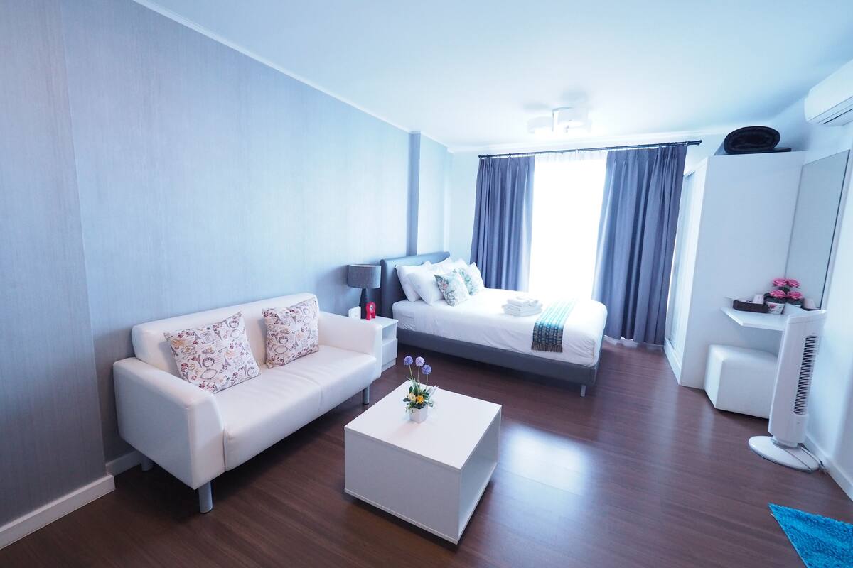 Classic Room | Wohnbereich | 43-Zoll-Flachbildfernseher mit Kabelempfang, Fernseher
