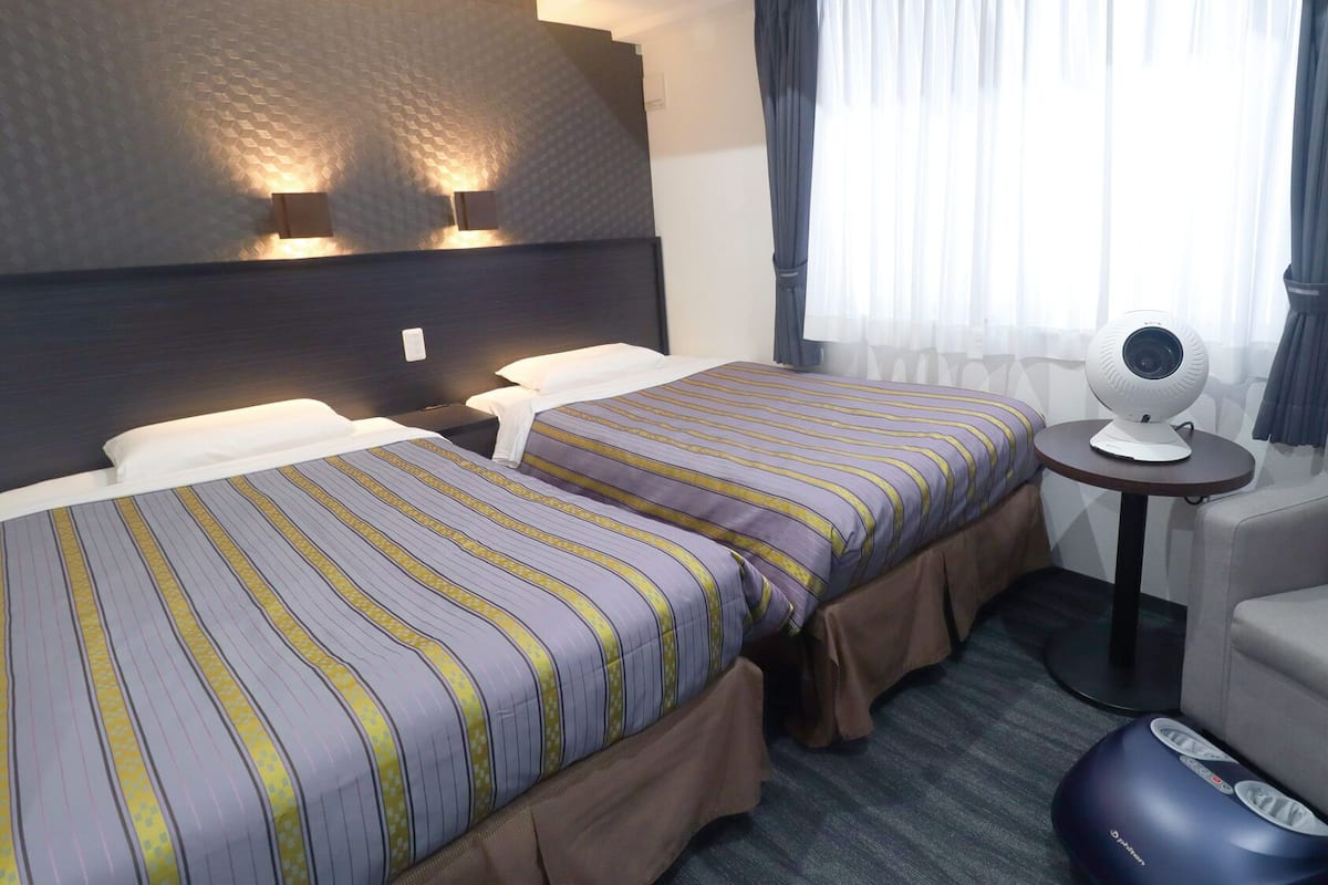 ตู้นิรภัยในห้องพัก, โต๊ะทำงาน, ห้องเก็บเสียง, Wi-Fi ฟรี