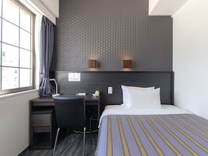 In-room safe, desk, soundproofing, free WiFi - Hotel KOZA (Okinawa)