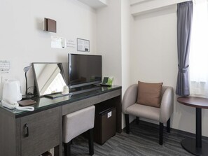In-room safe, desk, soundproofing, free WiFi - Hotel KOZA (Okinawa)