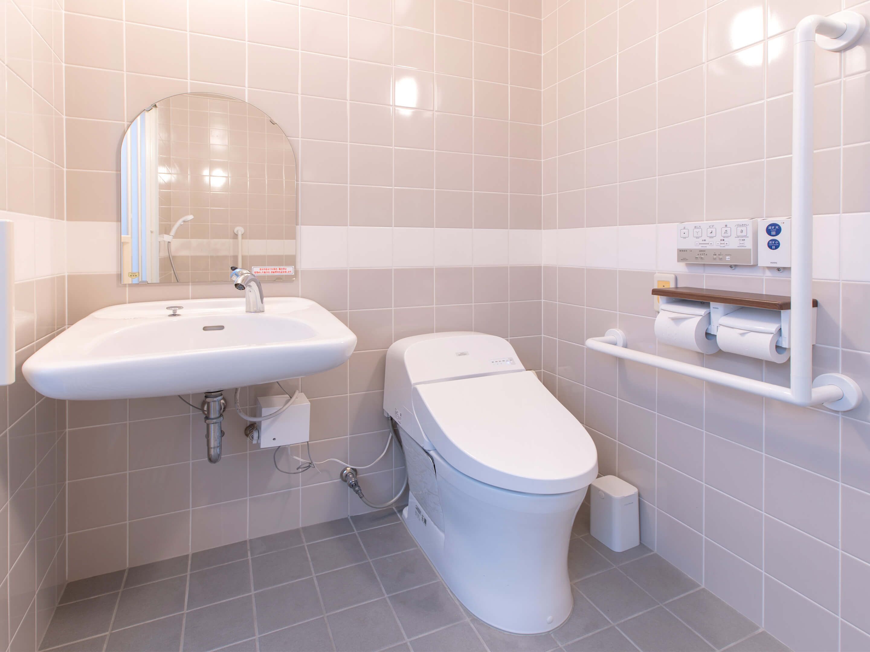 accessible room with no view | accessible bathroom