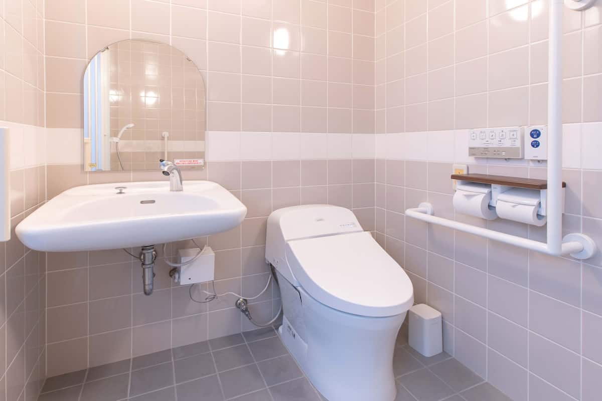 accessible room with no view | accessible bathroom