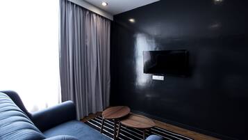 Suite | Living area | Flat-screen TV