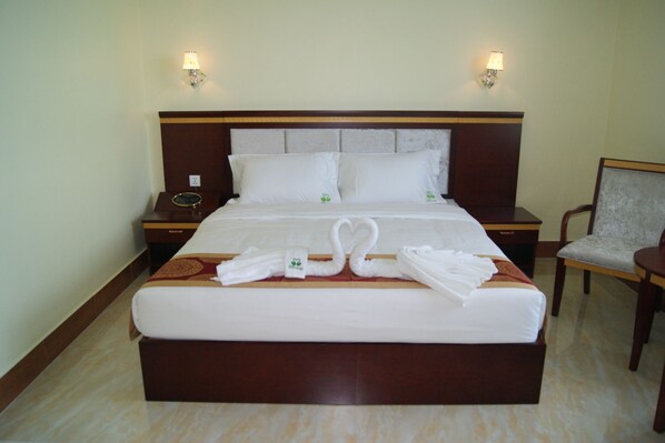 Deluxe Double Room | Minibar, desk, iron/ironing board, free WiFi