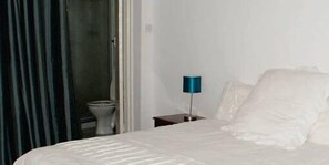 Ropa de cama de alta calidad, escritorio, cortinas opacas