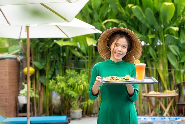 Deluxe Double Room, Pool View - An Bang Gold Coast Villa (Da Nang)