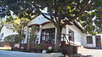 Façana frontal de l'allotjament