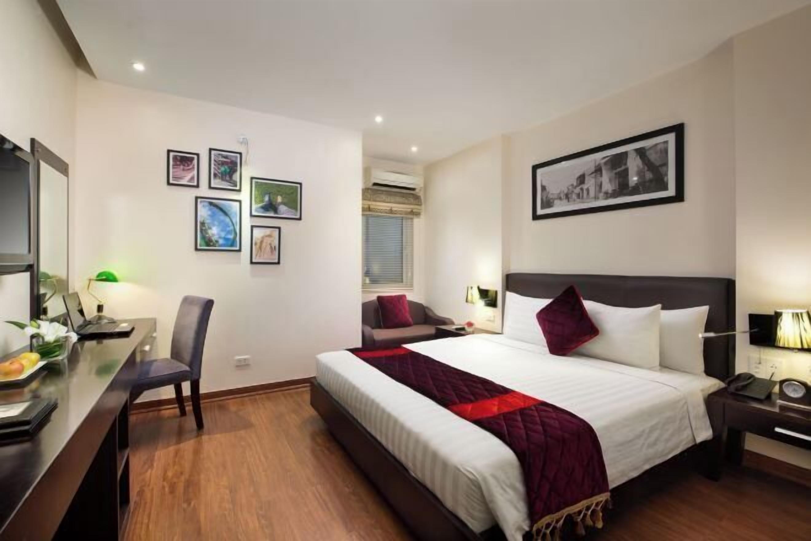 Minibar, in-room safe, individually decorated, desk