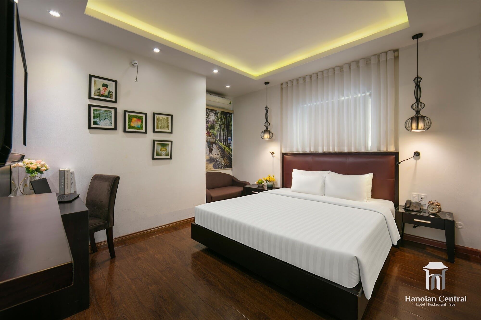 Superior Double Room | Minibar, in-room safe, individually decorated, desk