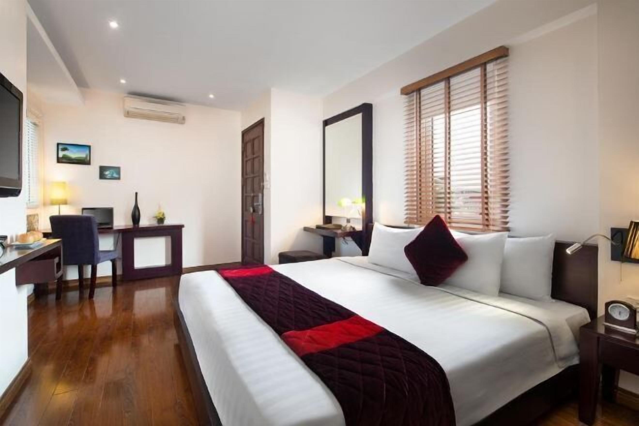 Minibar, in-room safe, individually decorated, desk