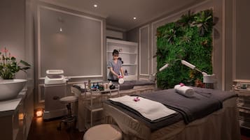 Couples treatment rooms, body treatments, hydrotherapy, aromatherapy