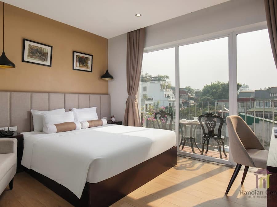 Minibar, coffres-forts dans les chambres, décoration personnalisée