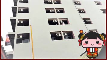 Vista frontal de la propiedad