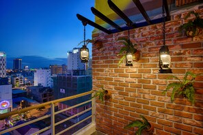 Family Room | 1 bedroom, premium bedding, Select Comfort beds, minibar - Continent Hotel Da Nang (Da Nang)