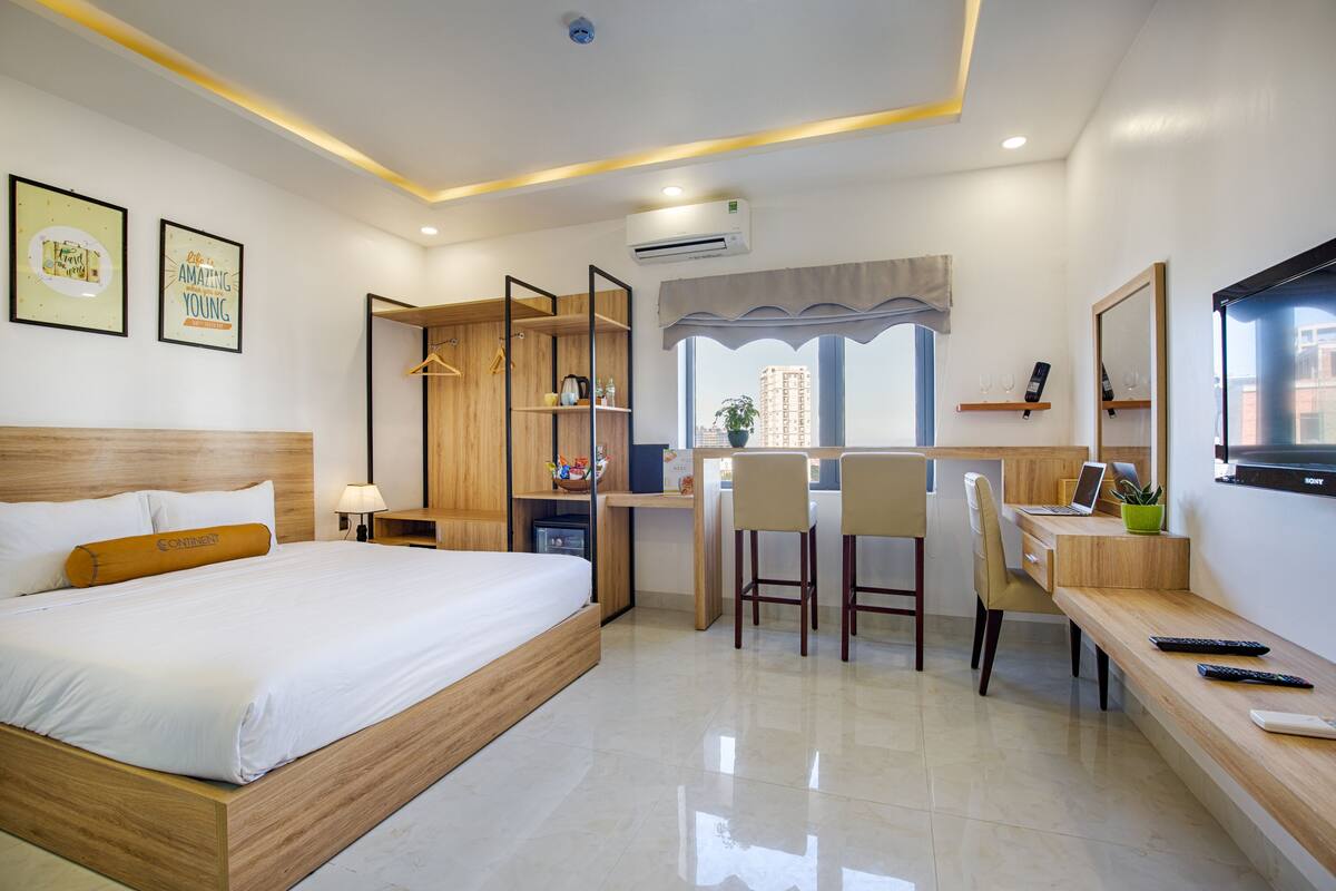 Studio, 1 King Bed | 1 bedroom, premium bedding, Select Comfort beds, minibar