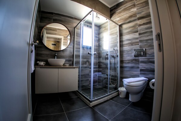 Deluxe Double Room, City View | Bathroom amenities | Shower, free toiletries, hair dryer, slippers - Motto Wind Boutique Hotel (Cesme)