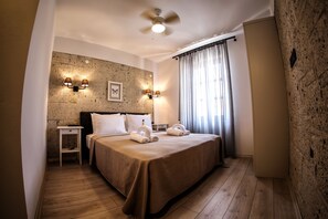 Deluxe-Doppelzimmer, Stadtblick | Hochwertige Bettwaren, Zimmersafe, Bügeleisen/Bügelbrett