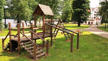 Children’s play area – outdoor