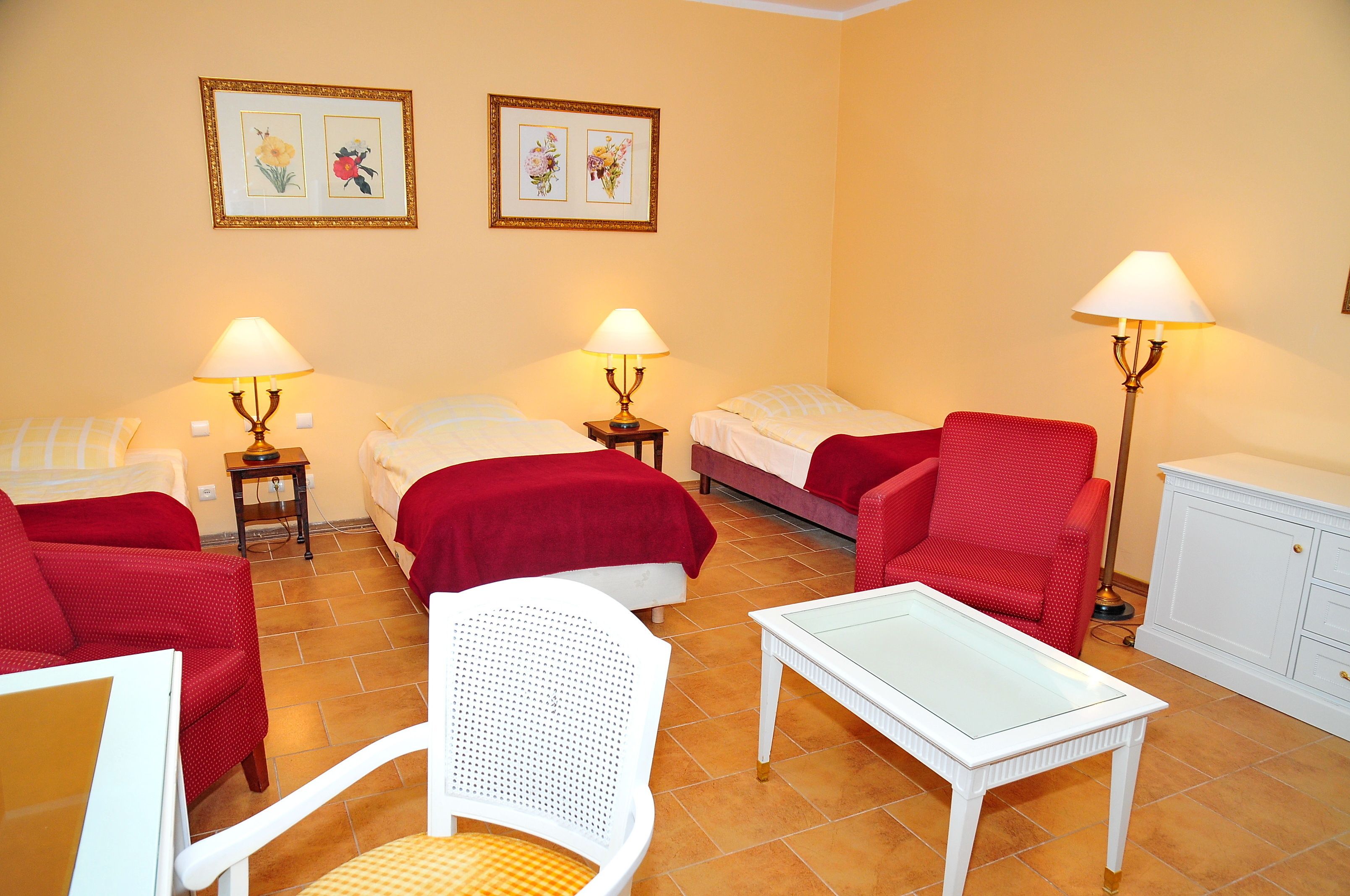 Cribs (surcharge), rollaway beds (surcharge), bed sheets