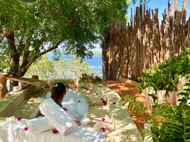 Bungalow, 1 King Bed, Ocean View | Bathroom | Free toiletries, hair dryer, bathrobes, towels