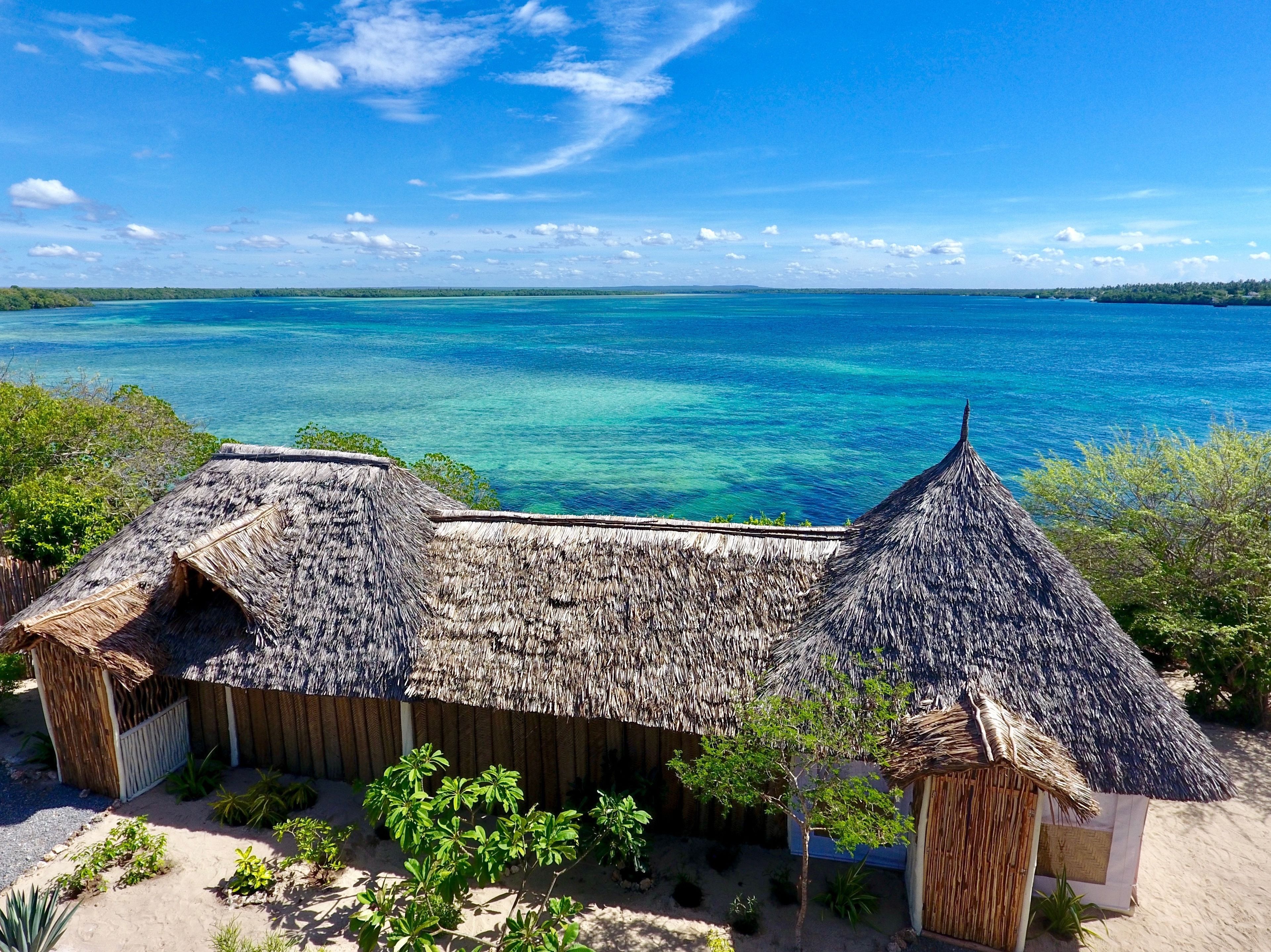 全景村舍, 1 张特大床, 海洋景观 | 埃及棉床单、高档床上用品、客房内保险箱、办公桌