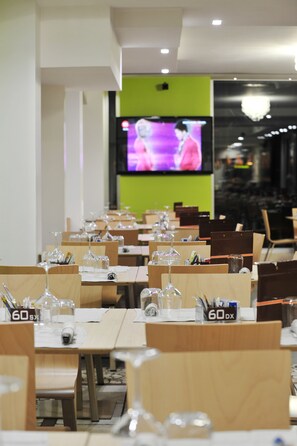Petit déjeuner, déjeuner et dßner servis sur place