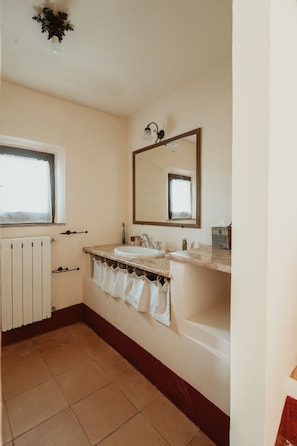 Studio | Badezimmer | Dusche, Haartrockner, Handtücher