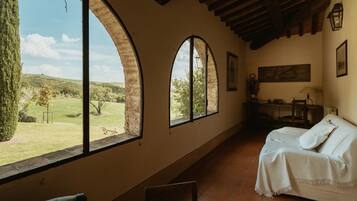 华丽公寓, 3 间卧室 | 起居区 | 电视