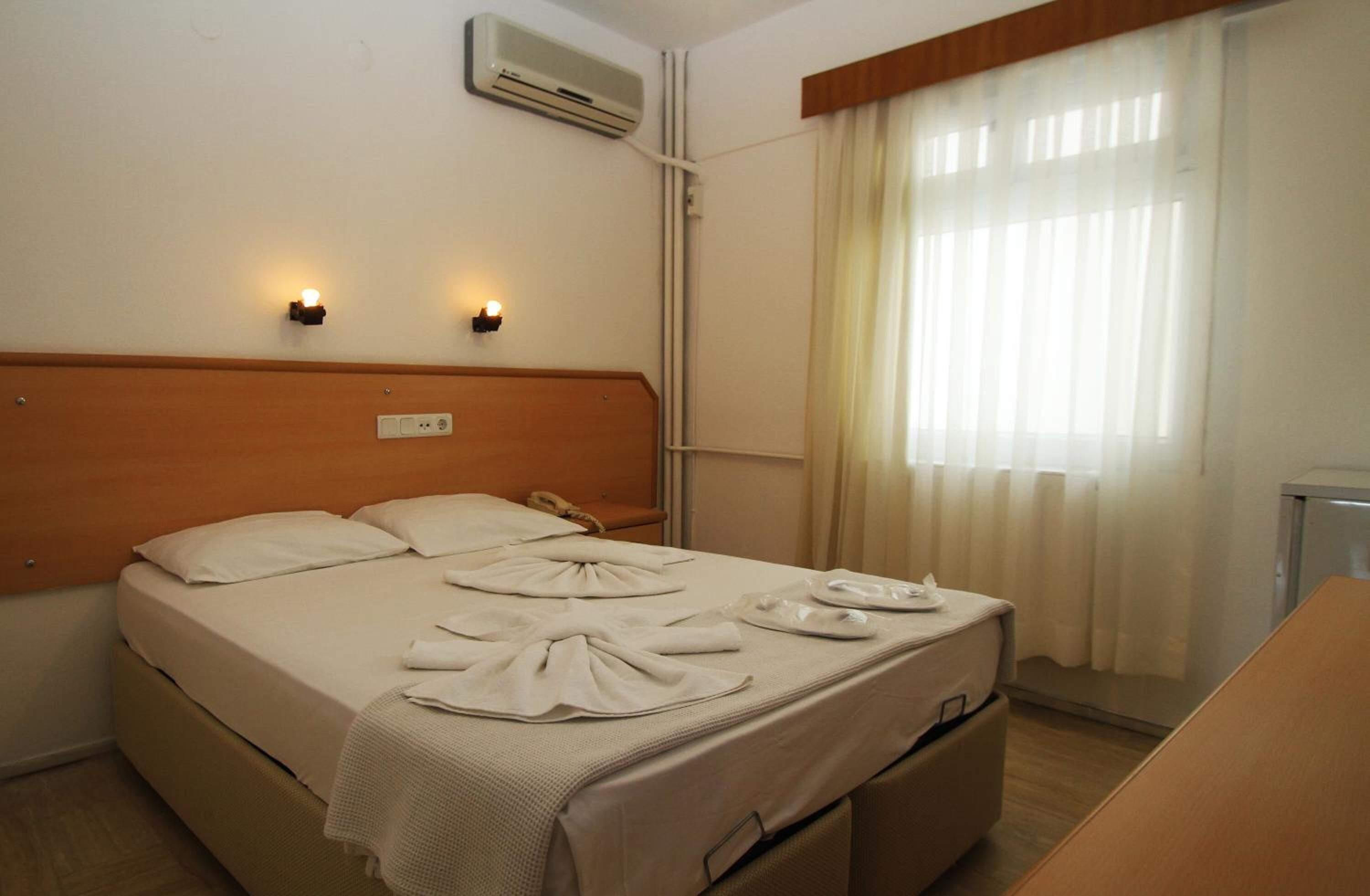 1 bedroom, in-room safe, laptop workspace, rollaway beds