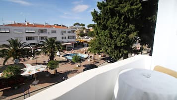 In-room safe, rollaway beds, free WiFi