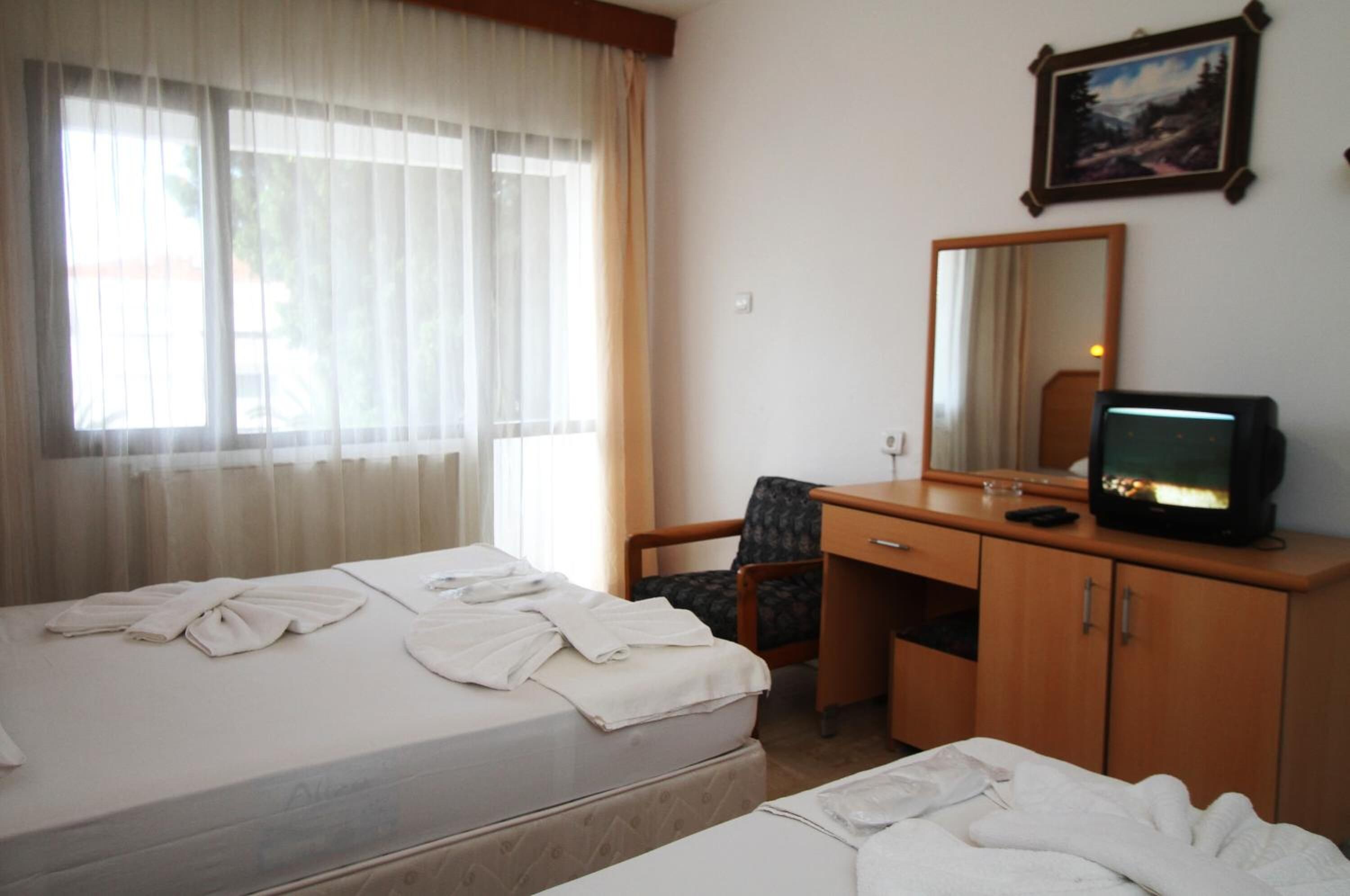 1 bedroom, in-room safe, laptop workspace, rollaway beds