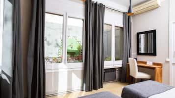 Habitación Budget Doble o Twin, con baño compartido | Decoración individual, mobiliario individual, escritorio y wifi gratis