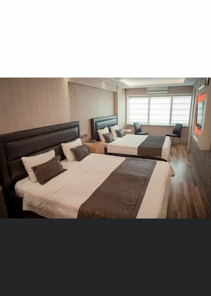 Chambre triple | Literie de qualité, lit avec matelas Select Comfort, minibar