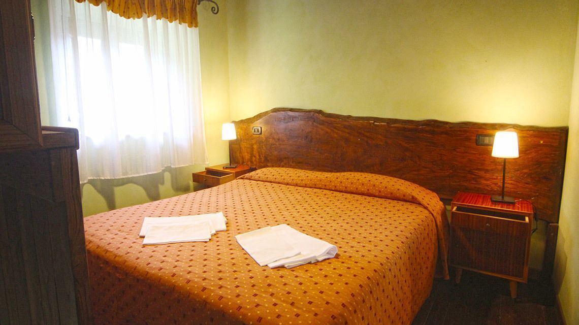 Desk, cots/infant beds, free WiFi, bed sheets