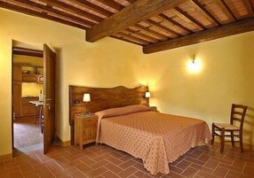 Desk, cribs/infant beds, free WiFi, bed sheets