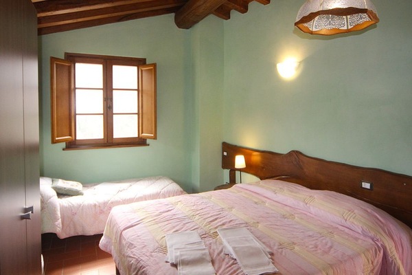 Desk, cots/infant beds, free WiFi, bed sheets