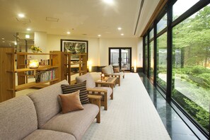 Lobby lounge - Nakaokogen Hotel Kazaguruma (Takayama)