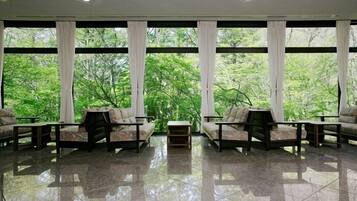 ロビーラウンジ