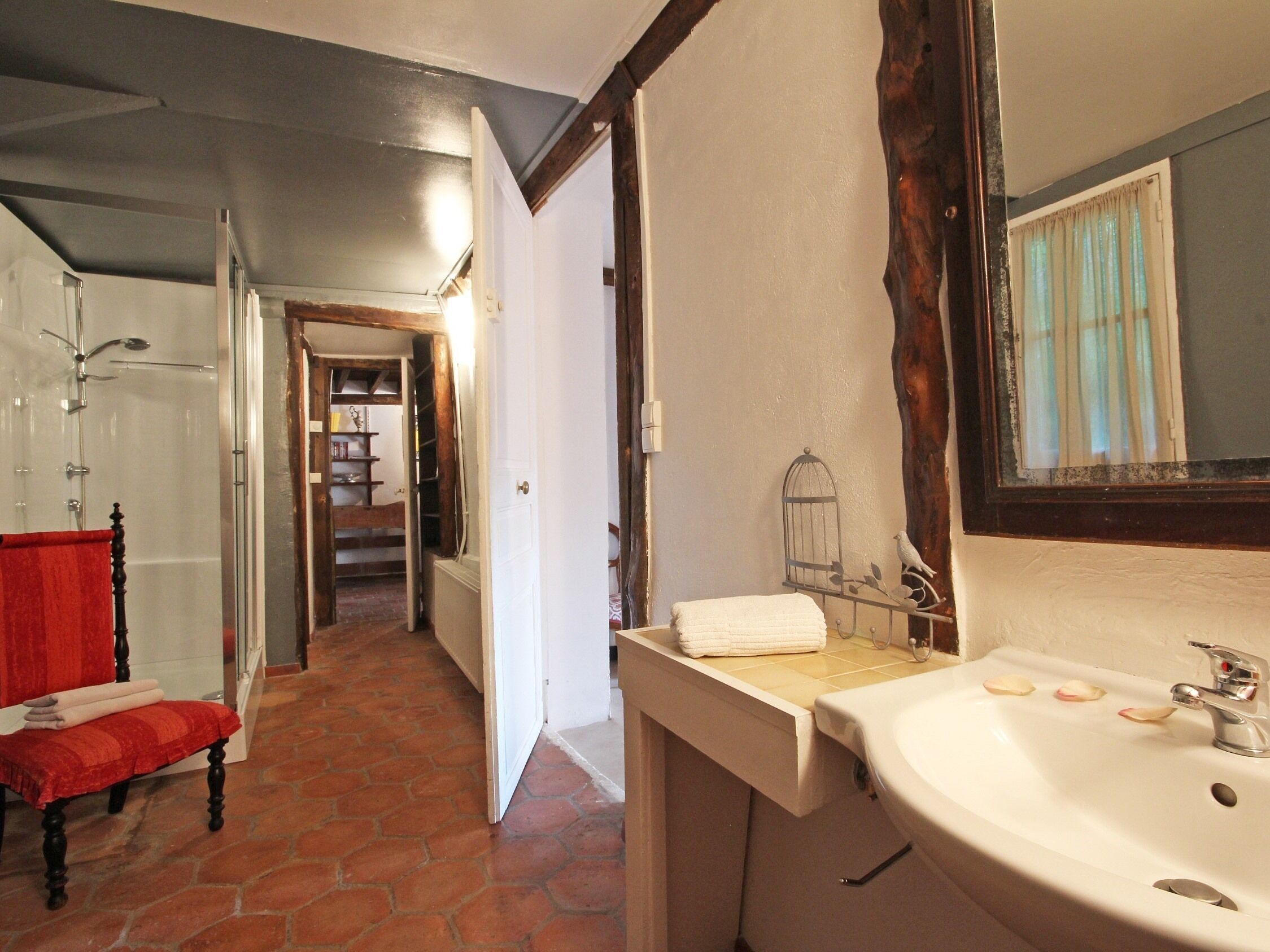 Casa de campo, baño privado, vistas al jardín (La Colombe) | Baño | Artículos de higiene personal gratuitos, secador de pelo y toallas