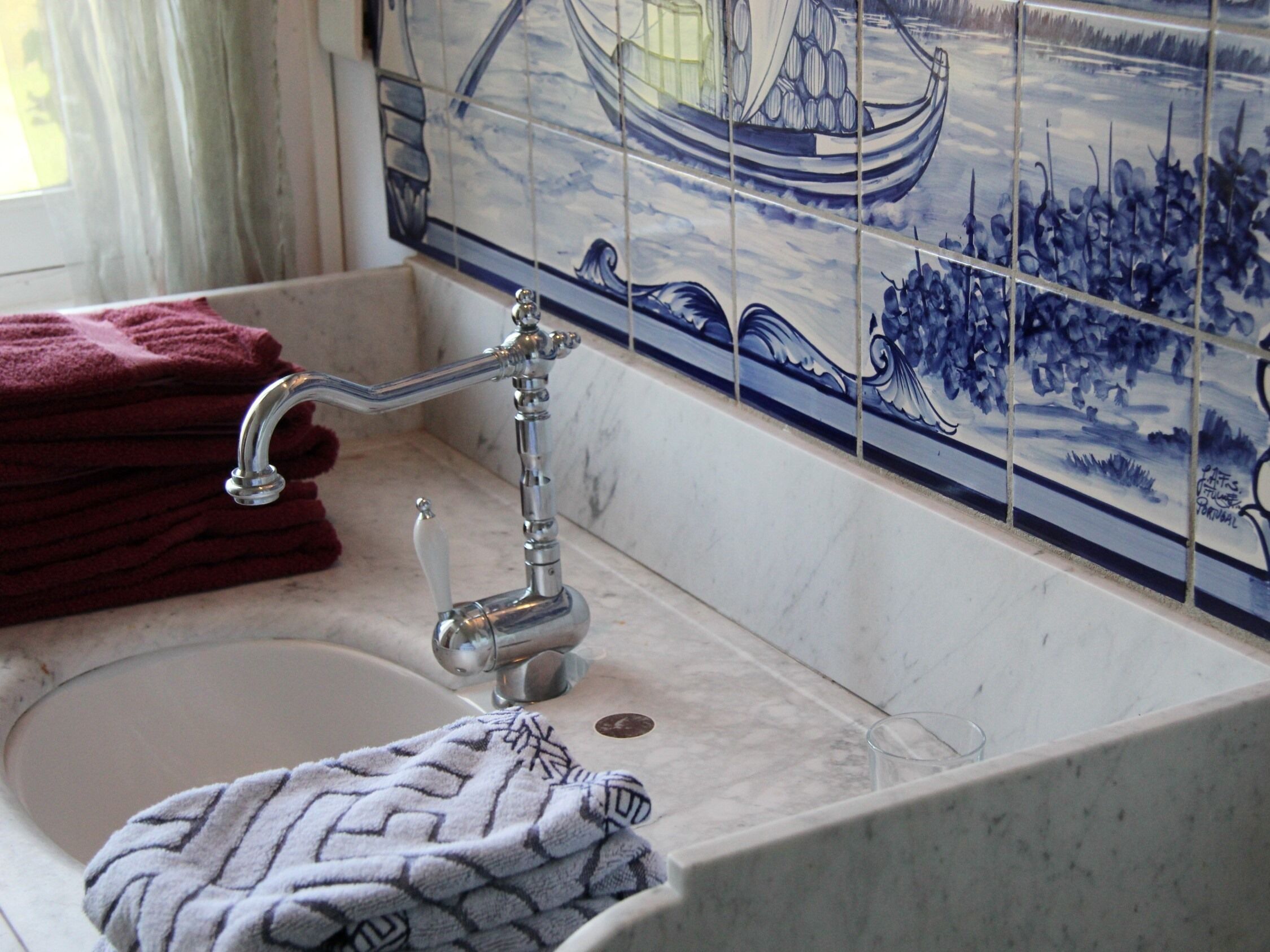 Habitación con 1 cama doble o 2 individuales, baño privado, vistas al jardín (La Beauvoir) | Baño | Artículos de higiene personal gratuitos, secador de pelo y toallas