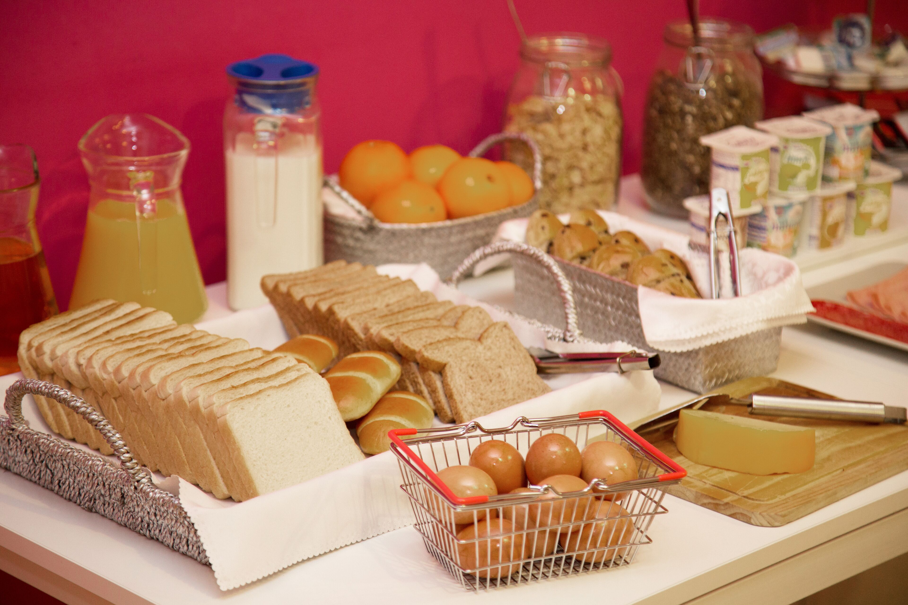 Petit déjeuner buffet (21 EUR par personne)